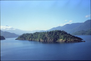 0240 jezero Panguipulli, sopka Choshuenco.jpg